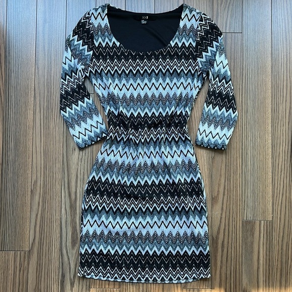 Lightweight sweater dress size small - Picture 10 of 11